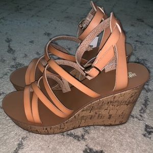 Women’s strappy platform sandals